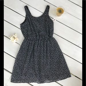 Black and white floral print sleeveless dress ☀️